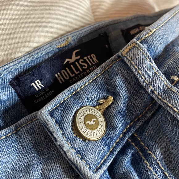 HOLLISTER // DISTRESSED HR SUPER SKINNY - Picture 9 of 10